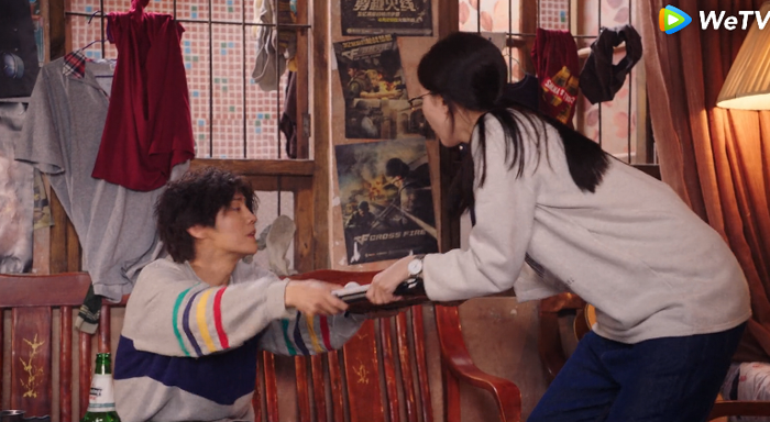 'Xuyên việt hỏa tuyến': Những cảnh quay khó đỡ- diễn viên dám diễn, nhà đài dám chiếu Ảnh 33