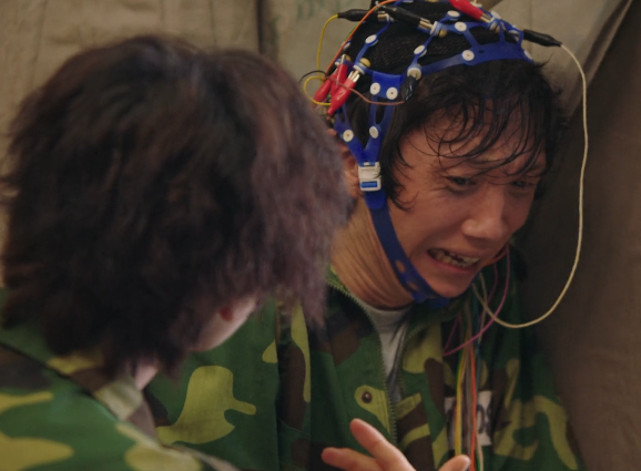 'Xuyên việt hỏa tuyến': Những cảnh quay khó đỡ- diễn viên dám diễn, nhà đài dám chiếu Ảnh 19