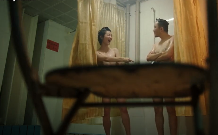 'Xuyên việt hỏa tuyến': Những cảnh quay khó đỡ- diễn viên dám diễn, nhà đài dám chiếu Ảnh 23