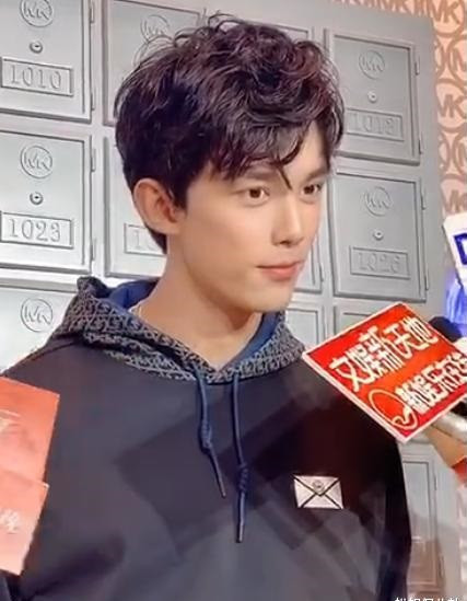 Hình ảnh Ngô Lỗi xuất hiện lộ vẻ mệt mỏi sau tin đồn bị Tencent phong sát Ảnh 16