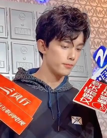 Trong cuộc phỏng vấn có thể thấy được nét mệt mỏi của cậu