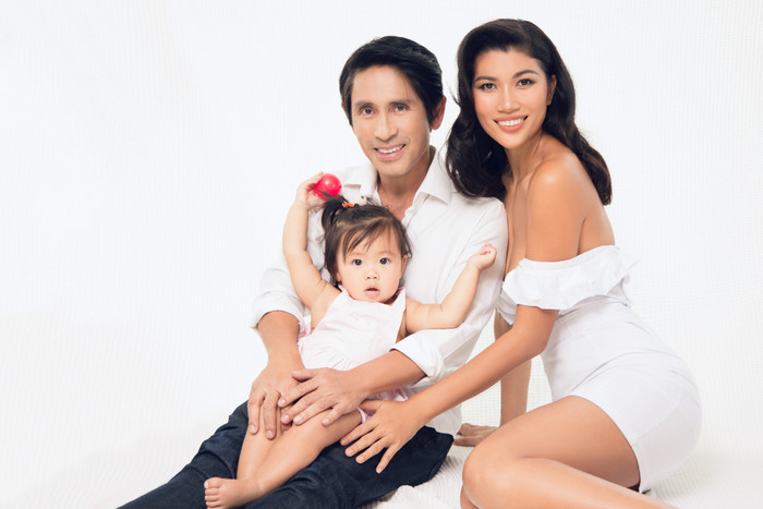 Trang Lạ khoe ảnh con gái đầu lòng, tiết lộ lý do hơn 1 năm 'mất hút' khỏi showbiz