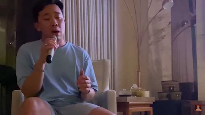 Trấn Thành cover Hoa nở không màu (Hoài Lâm), khán giả đứng ngồi không yên vì sợ nam MC... 'đứt gân cổ' Ảnh 4