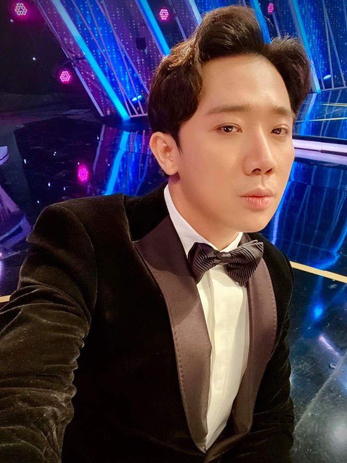 Trấn Thành cover Hoa nở không màu (Hoài Lâm), khán giả đứng ngồi không yên vì sợ nam MC... 'đứt gân cổ' Ảnh 3