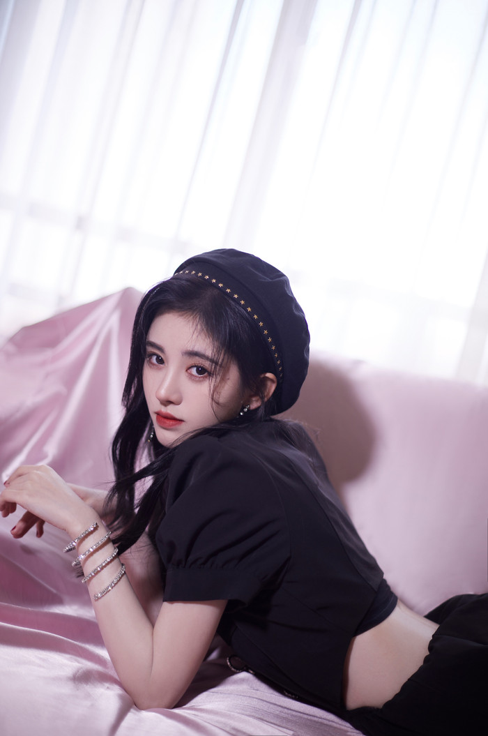 Cúc Tịnh Y: Hết là 'con cưng' nên cười cũng là tiêu điểm bị phàn nàn, cười chê? Ảnh 5