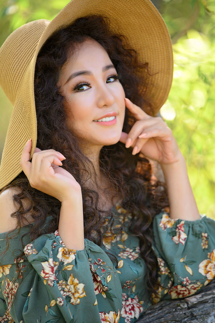 Danh hài Thúy Nga gây 'hoang mang' khi hóa thân Shakira nhưng lại cover nhạc trữ tình của Hoài Lâm Ảnh 9