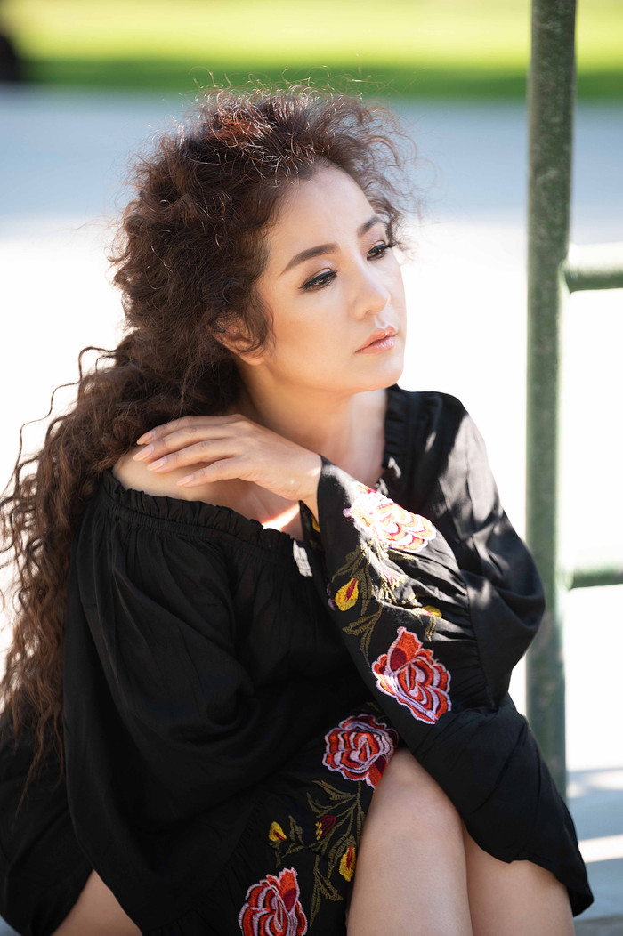 Danh hài Thúy Nga gây 'hoang mang' khi hóa thân Shakira nhưng lại cover nhạc trữ tình của Hoài Lâm Ảnh 7