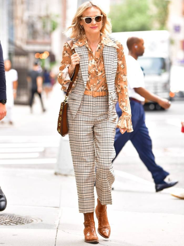 Các gam màu áo gi lê ngoài màu đen/ nâu thường thấy thì các nàng có thể chọn tông màu sáng sủa hơn 