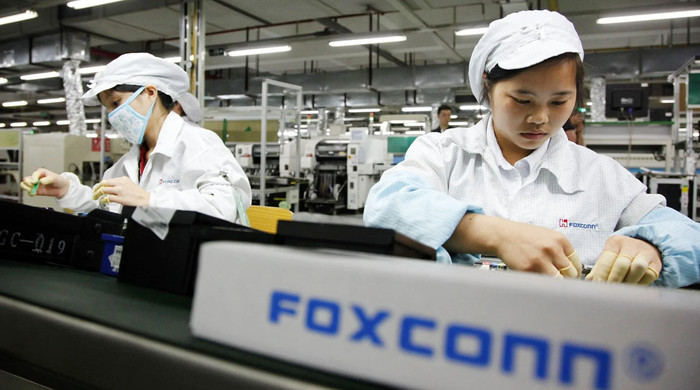 Công nhân làm việc tại nhà máy Foxconn. Ảnh: Apple Insider