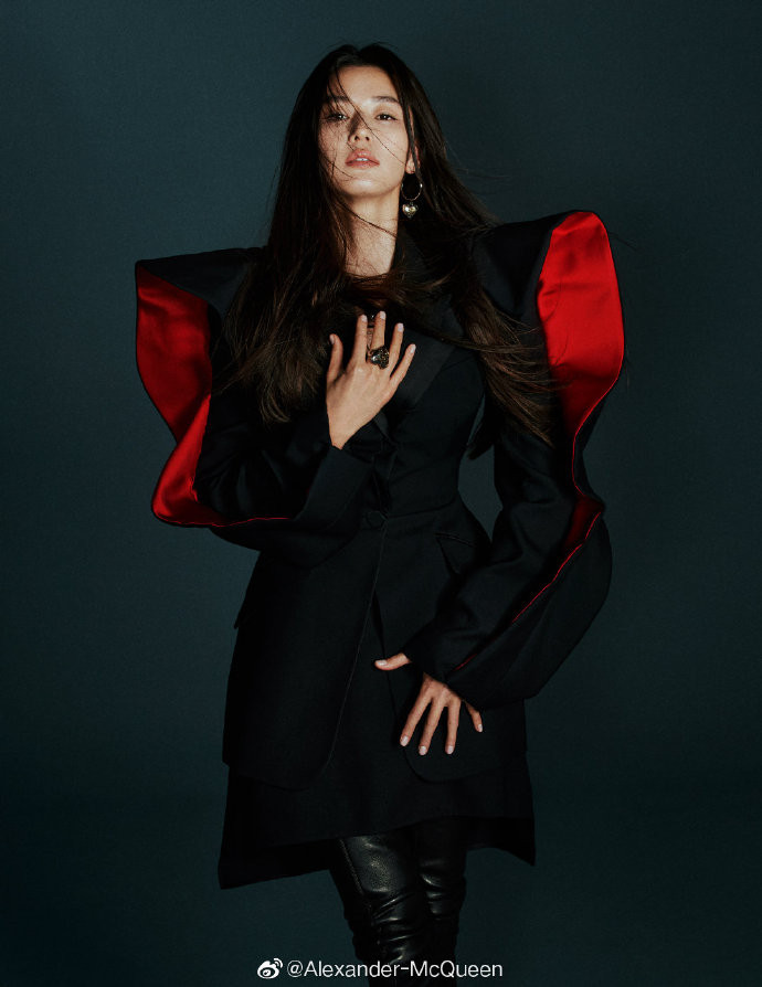 Alexander McQueen chọn Jun Ji Huyn là người Hàn đầu tiên đại diện cho nhà mốt Anh