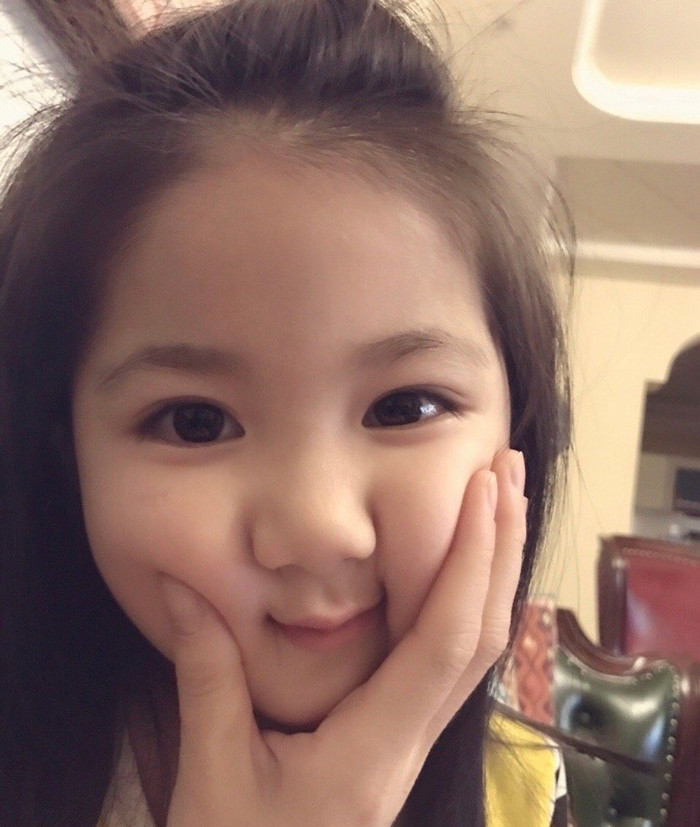 Dịch Dương Thiên Tỉ (TFBOYS) có thể thành bố trẻ con: Chăm sóc sao nhí bị bệnh - đóng vai hồi nhỏ của Đàm Tùng Vận! Ảnh 10