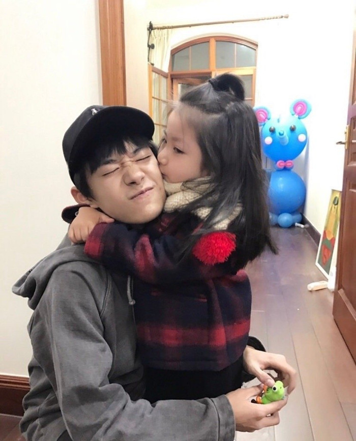 Dịch Dương Thiên Tỉ (TFBOYS) có thể thành bố trẻ con: Chăm sóc sao nhí bị bệnh - đóng vai hồi nhỏ của Đàm Tùng Vận! Ảnh 11