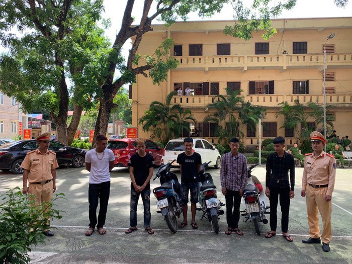 Các đối tượng tại cơ quan công an