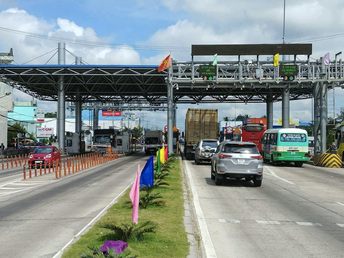 Nếu ô tô đã được nộp phí sử dụng đường bộ cho thời gian từ ngày 10-8 đến hết năm, chủ phương tiện sẽ được bù trừ số tiền phí chênh lệch và số phí phải nộp của chu kỳ tiếp theo. (Ảnh: Internet)