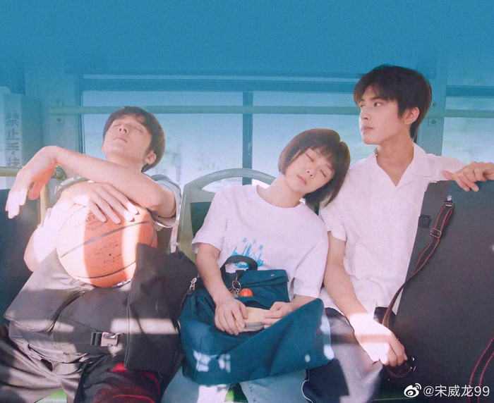 Đàm Tùng Vận, Tống Uy Long trong ngọt ngào có chút ngượng: Đóng cảnh hôn nhưng trăm người đứng xem Ảnh 9