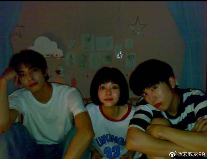 Đàm Tùng Vận, Tống Uy Long trong ngọt ngào có chút ngượng: Đóng cảnh hôn nhưng trăm người đứng xem Ảnh 10