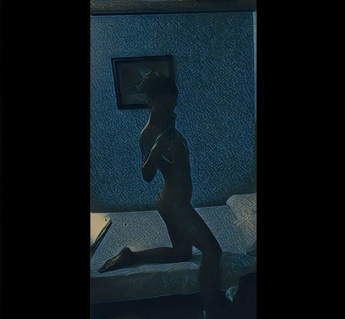 Bức ảnh táo bạo kèm dòng chú thích: “Để đây và không nói thêm gì nữa…”