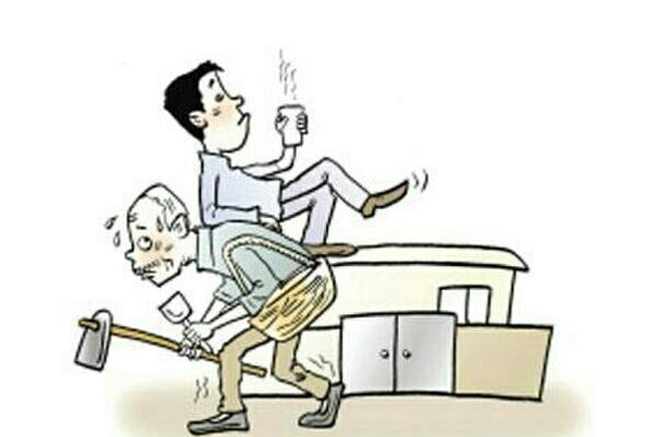 Do kinh tế khó khăn nên ông Khương đành phải dựa dẫm vào người cha già của mình. Ảnh minh họa