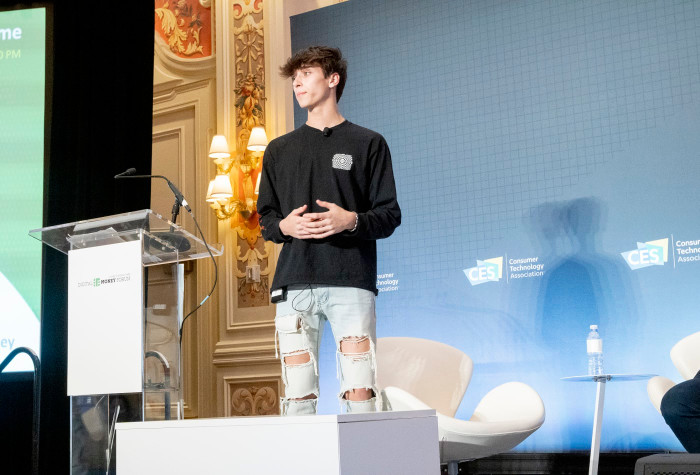 Josh Richards tại sự kiện CES. Ảnh: Josh Richards