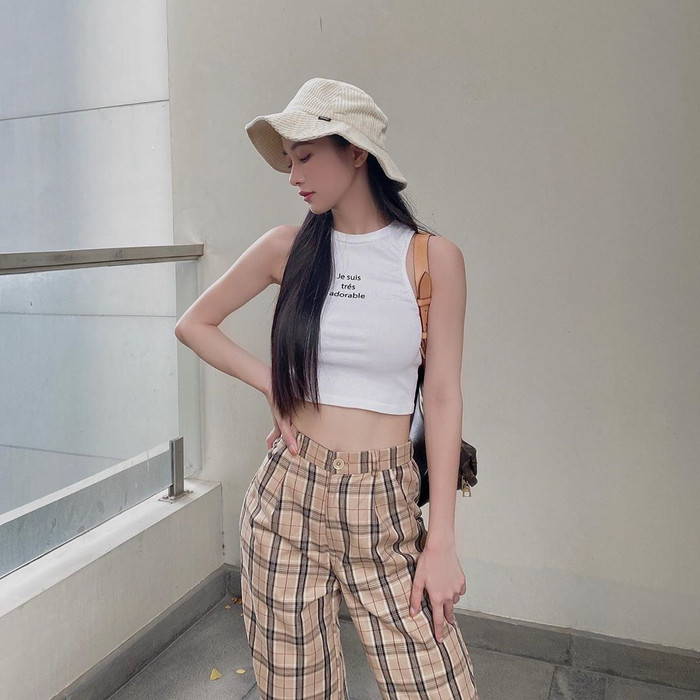 Trước đó, phong cách ăn diện của Jun vũ có phần phóng khoáng hơn nhiều. 