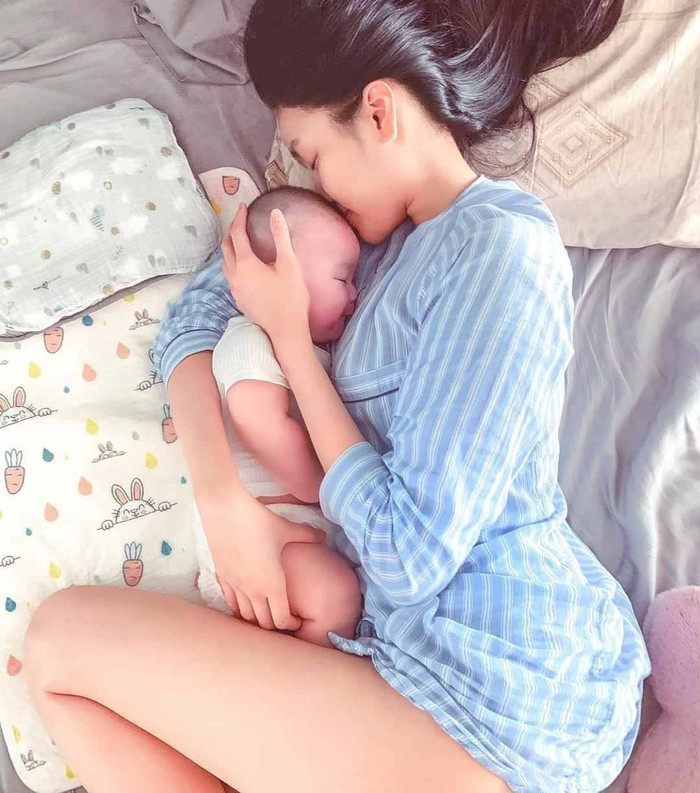 Quý tử sắp gần 1 tuổi, Lan Khuê bỗng tâm sự không muốn con lớn nhanh Ảnh 5