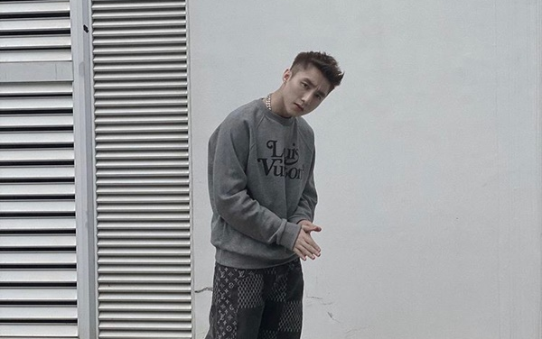 Sao Việt mê mệt diện áo nỉ xuống phố, Sơn Tùng chơi liền cả cây hàng hiệu Ảnh 2