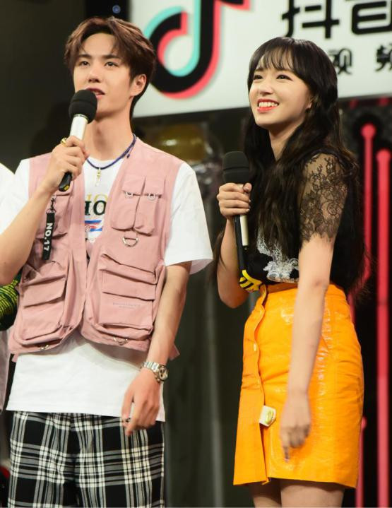 Vương Nhất Bác bị Triệu Lệ Dĩnh phàn nàn vì ít nói trong khi Tiêu Chiến lại 'quá mệt mỏi' vì bạn diễn nói quá nhiều Ảnh 12