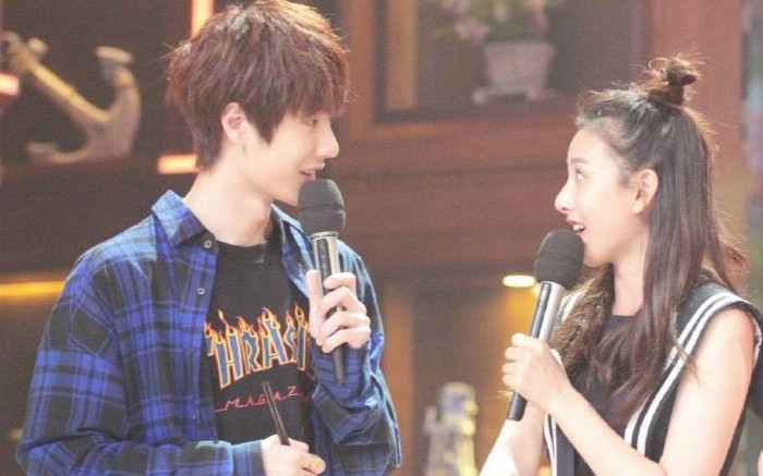 Vương Nhất Bác bị Triệu Lệ Dĩnh phàn nàn vì ít nói trong khi Tiêu Chiến lại 'quá mệt mỏi' vì bạn diễn nói quá nhiều Ảnh 15