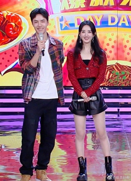 Vương Nhất Bác bị Triệu Lệ Dĩnh phàn nàn vì ít nói trong khi Tiêu Chiến lại 'quá mệt mỏi' vì bạn diễn nói quá nhiều Ảnh 8