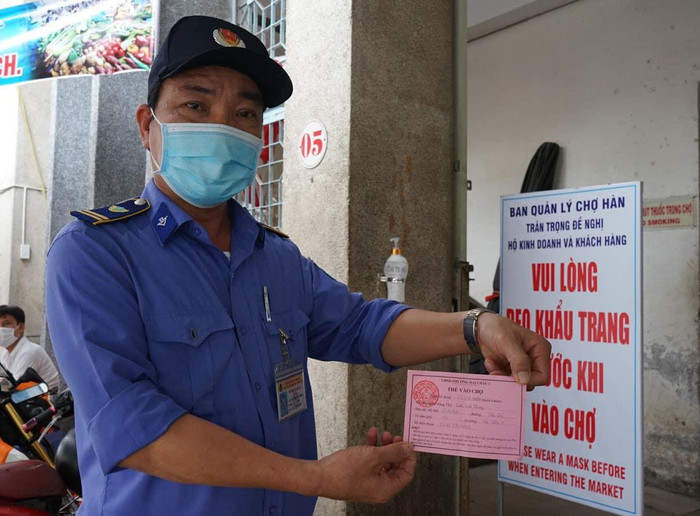 Người Đà Nẵng được phát 'tem phiếu' như thời bao cấp, mỗi hộ gia đình đi chợ 3 ngày 1 lần phòng dịch COVID-19 Ảnh 8