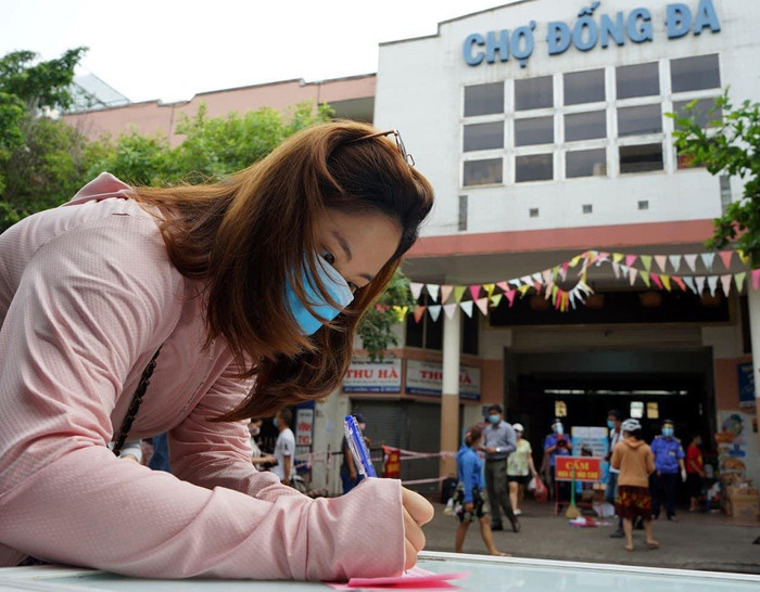 Người Đà Nẵng được phát 'tem phiếu' như thời bao cấp, mỗi hộ gia đình đi chợ 3 ngày 1 lần phòng dịch COVID-19 Ảnh 6