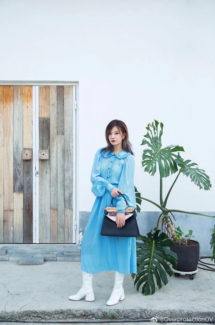 Thiết kế váy chấm bi tay dài này thuộc Bộ sưu tập đầu thu FENDI 2020