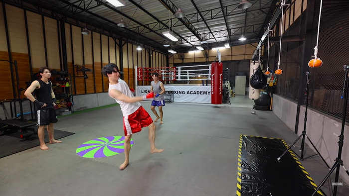 Trước khi 'Still 2gether' chính thức lên sóng, bộ ba Bright - Win - Drake tái ngộ trên sàn Boxing Ảnh 18