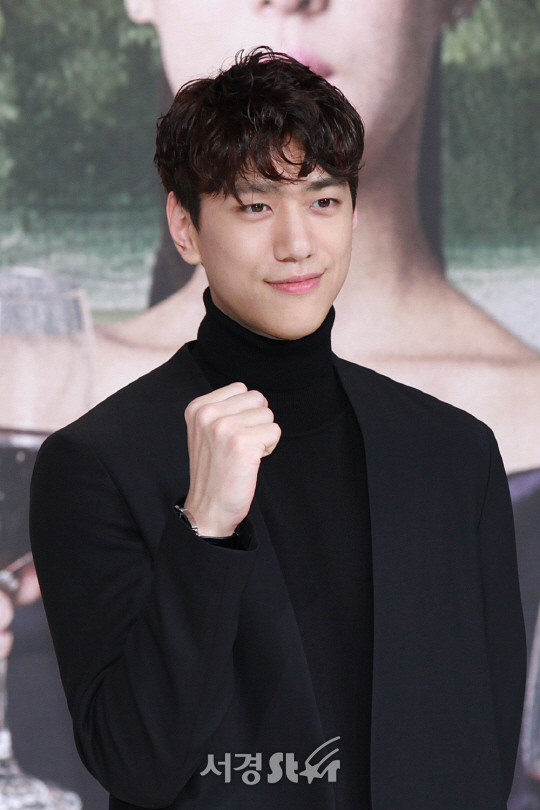 Diễn viên Sung Joon kết hôn vào tháng 9 sau khi tuyên bố đã có vợ con Ảnh 2