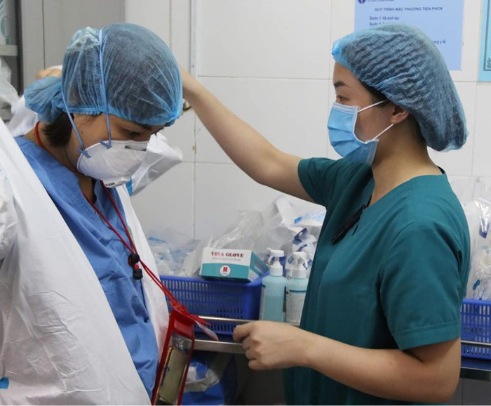 Những ngày qua điều dưỡng Nga cùng đồng nghiệp nỗ lực trong công tác phòng chống dịch tại Đà Nẵng.