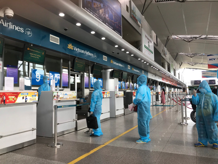 Vietnam Airlines chở 202 hành khách đầu tiên mắc kẹt ở Đà Nẵng về Hà Nội Ảnh 3