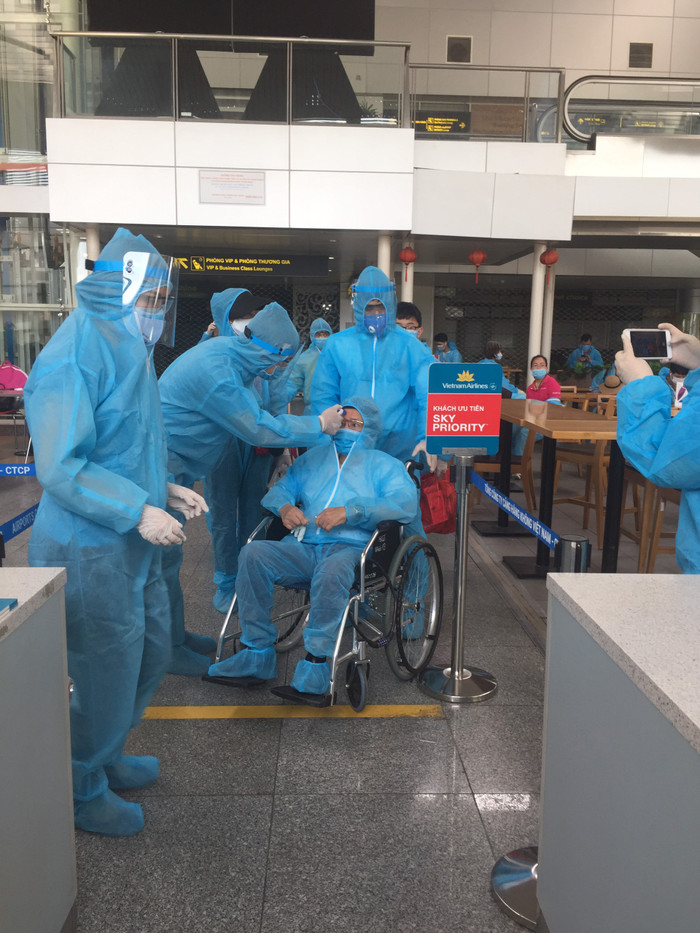 Hành khách trên chuyến bay này chủ yếu là du khách, bao gồm nhiều trẻ em và trẻ sơ sinh. 