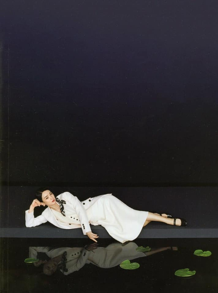 Triệu Lệ Dĩnh đầy nghệ thuật trên Bazaar số tháng 8, thảo nào Phùng Thiệu Phong nghiện vợ đến vậy! Ảnh 8