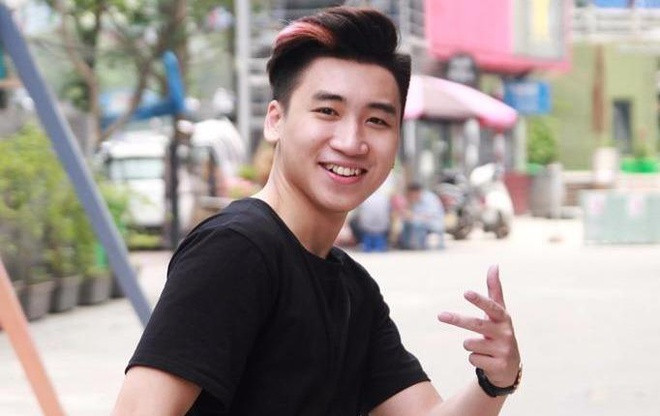 Huy Cung (sinh năm 1995) là một trong những vlogger nổi tiếng với hơn 2,5 triệu người theo dõi 