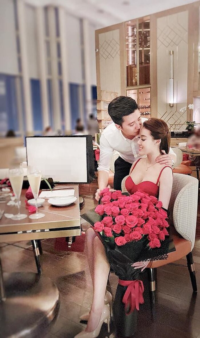 Từ khi yêu nhau, cô giáo trẻ luôn nhận được hoa và quà “khủng” từ ông xã