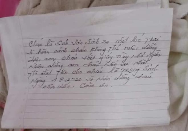 Bức thư tay được cho là của mẹ bé trai viết. Ảnh VTC