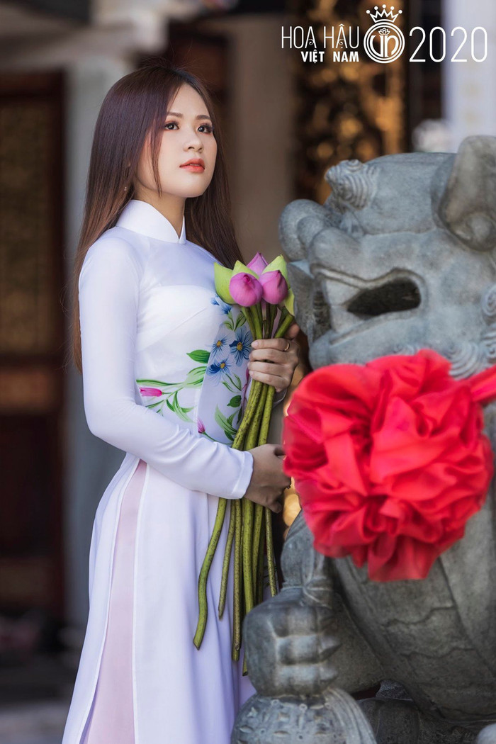 Lê Huỳnh Thảo Uyên sở hữu nét đẹp dịu dàng của phụ nữ á đông.