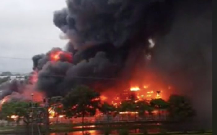 Cháy lớn tại công ty ở Khu công nghiệp Yên Phong, nhiều tài sản bị cháy rụi Ảnh 2