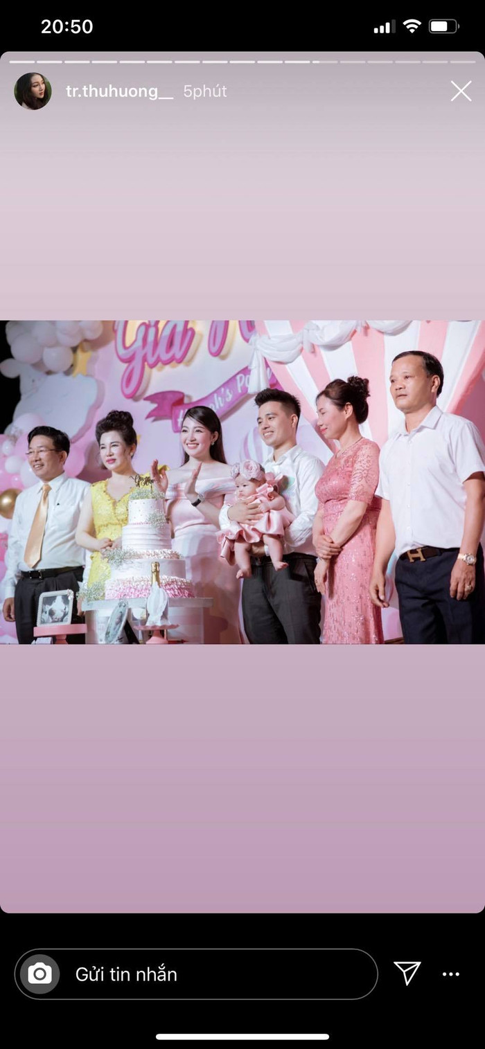 Thu Hương khoe ảnh buổi tiệc đón con gái đầu lòng