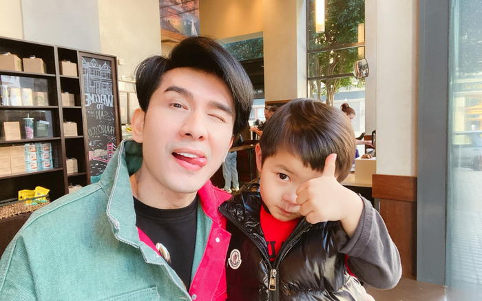 Đan Trường 'dở khóc dở cười' khi phải làm trò trong lúc facetime trò chuyện cùng con trai Ảnh 2