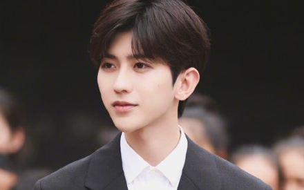 Hãy quên đi một Thái Từ Khôn mặt đầy makeup để đến với diện mạo gần như mặt mộc của anh Ảnh 2