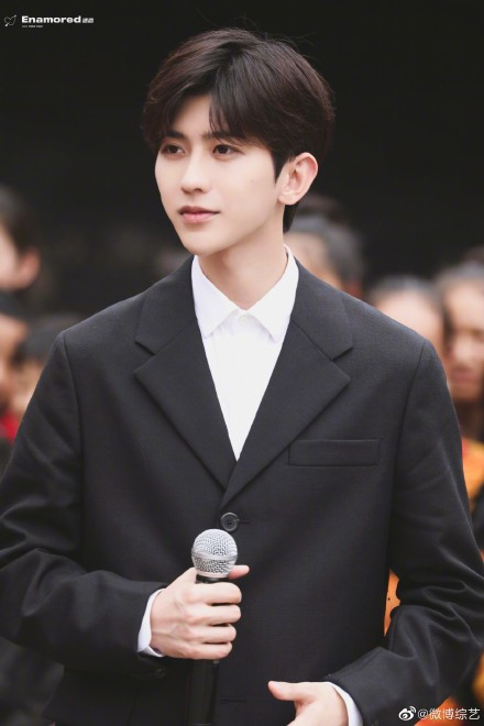 Hãy quên đi một Thái Từ Khôn mặt đầy makeup để đến với diện mạo gần như mặt mộc của anh Ảnh 14