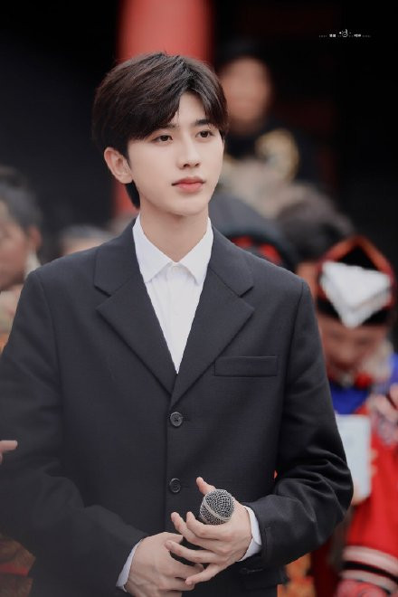 Hãy quên đi một Thái Từ Khôn mặt đầy makeup để đến với diện mạo gần như mặt mộc của anh Ảnh 15