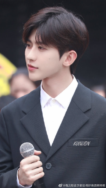 Hãy quên đi một Thái Từ Khôn mặt đầy makeup để đến với diện mạo gần như mặt mộc của anh Ảnh 16