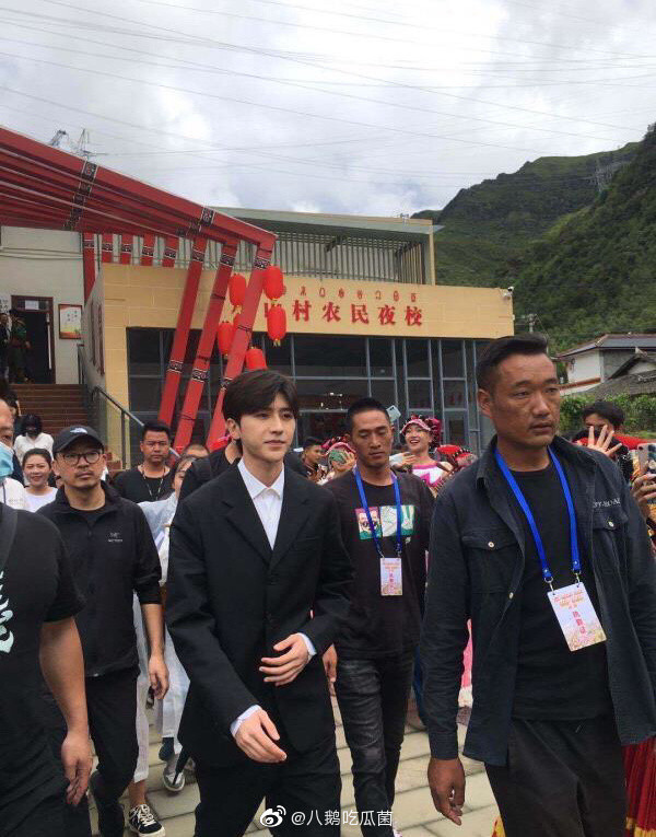 Hãy quên đi một Thái Từ Khôn mặt đầy makeup để đến với diện mạo gần như mặt mộc của anh Ảnh 8